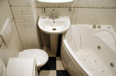 Душевая кабина или ванна: что лучше установить в небольшой ванной комнате