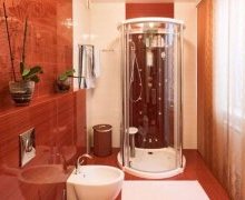 Душевая кабина в маленькой ванной